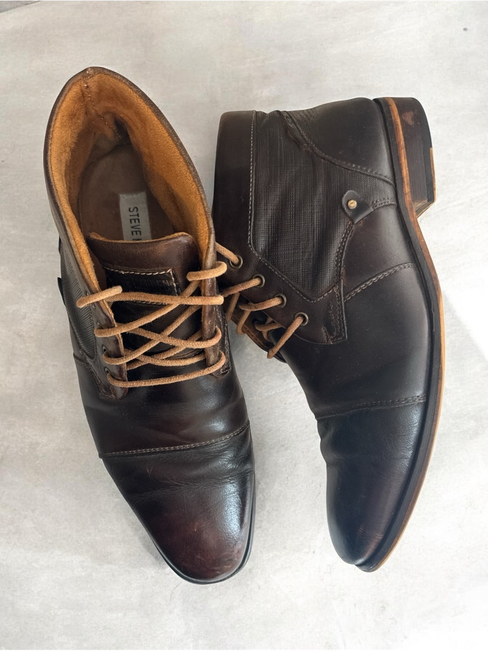 Steve Madden Men's Dark Brown Leather Chukka  Boots with Tan Laces